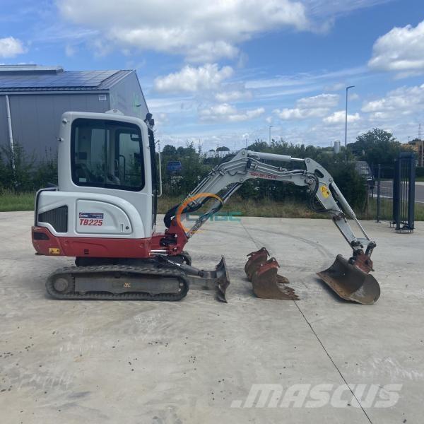 Takeuchi TB225 轮式挖掘机