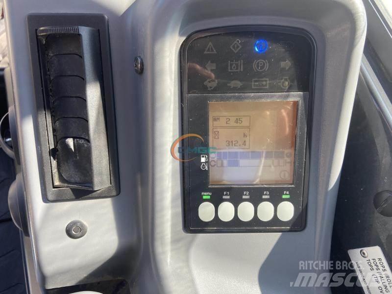 Yanmar VIO38-6 轮式挖掘机