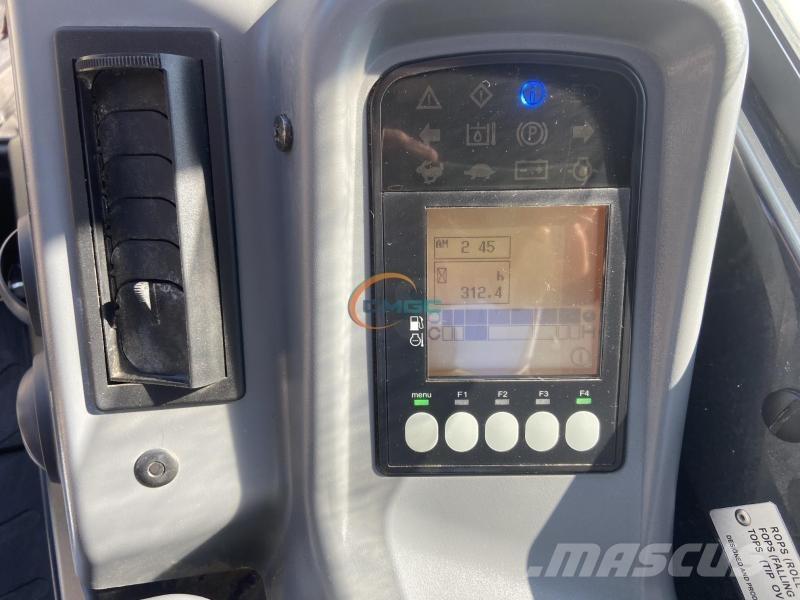 Yanmar VIO38-6 轮式挖掘机