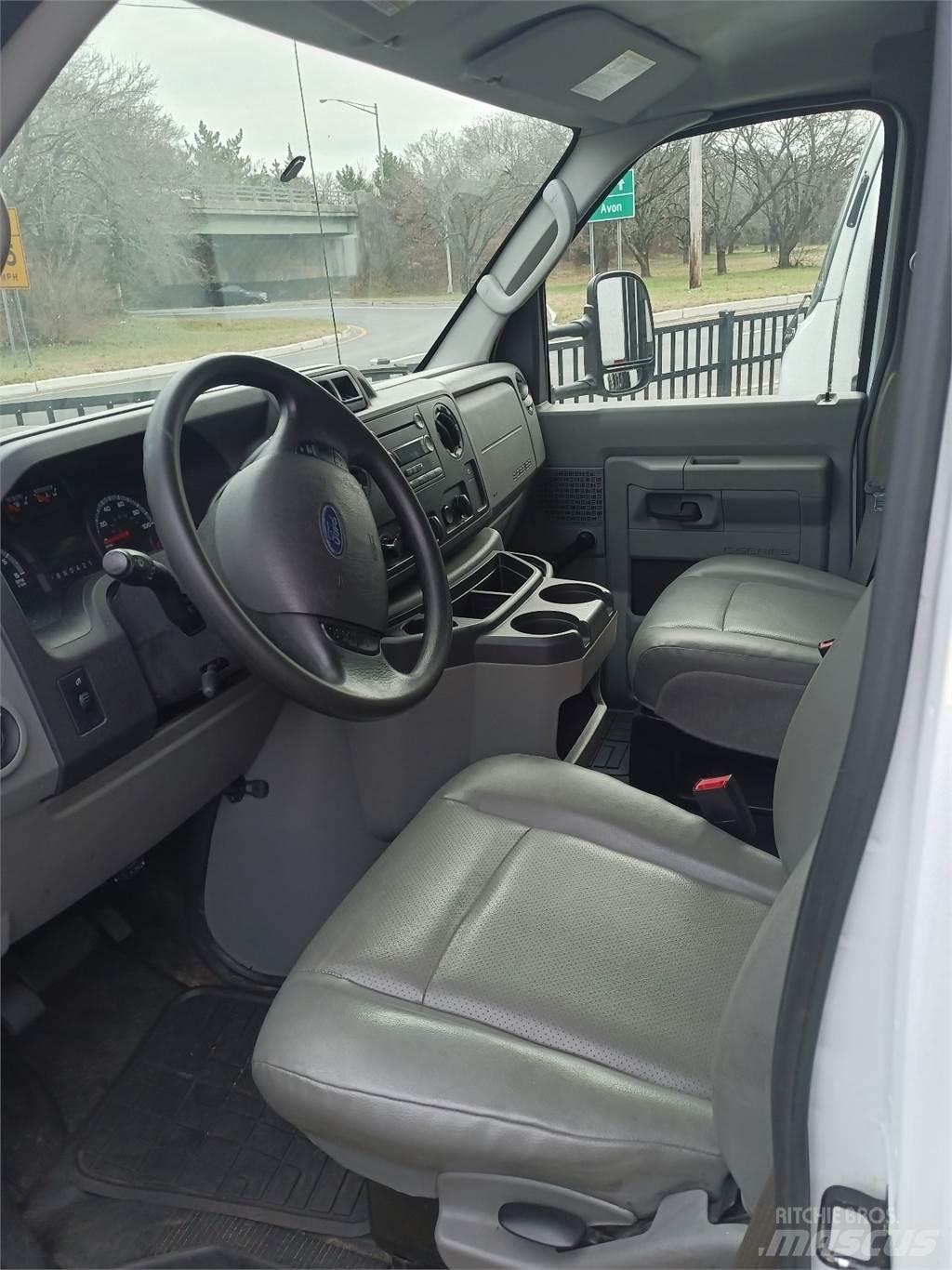 Ford E350 厢式货车