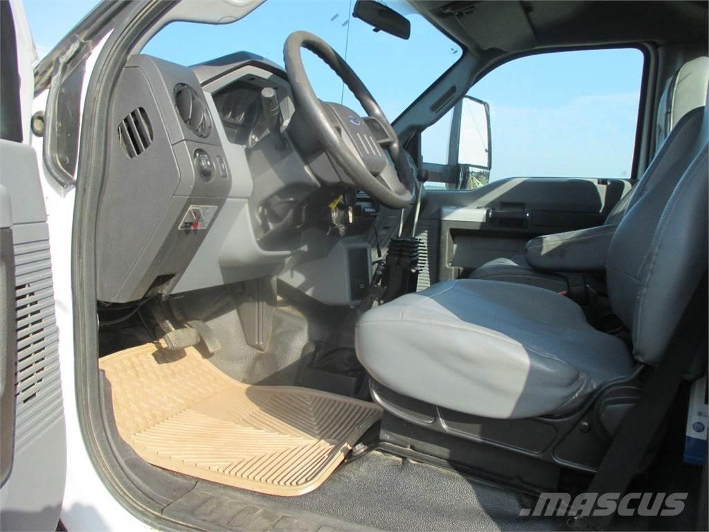 Ford F750 工程吊钩车