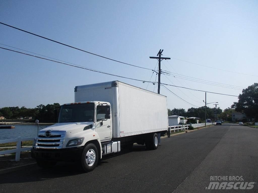 Hino 338 厢式货车
