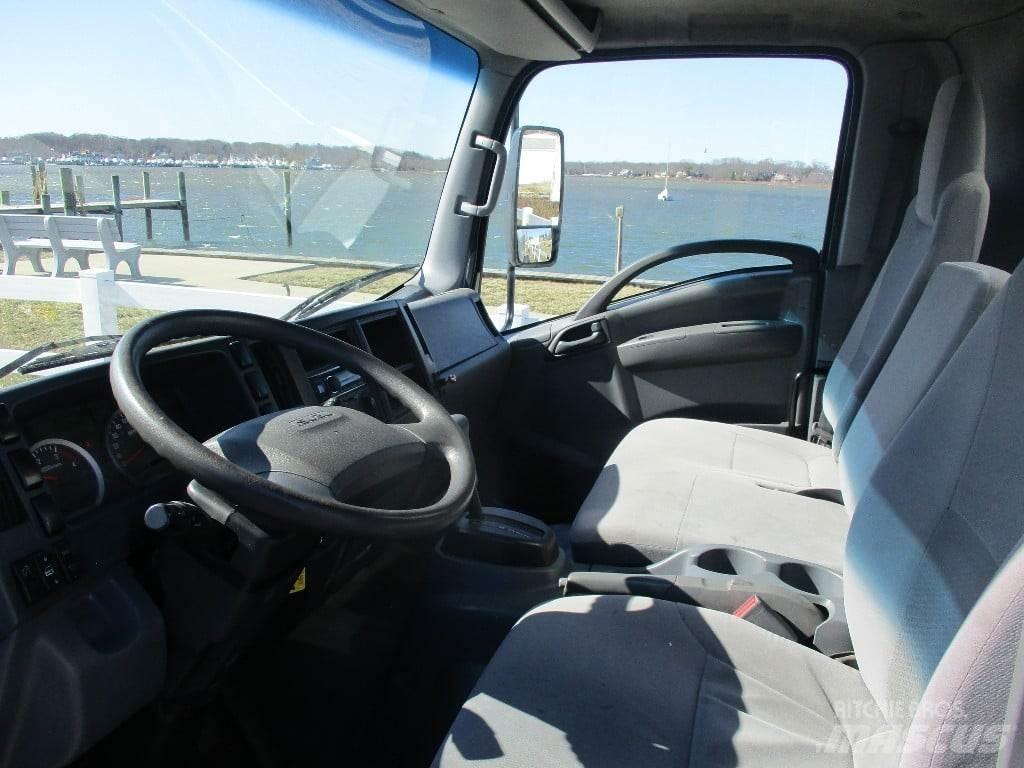 Isuzu NPR 厢式货车