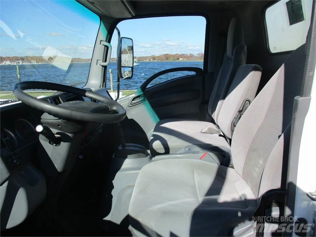 Isuzu NQR 厢式货车