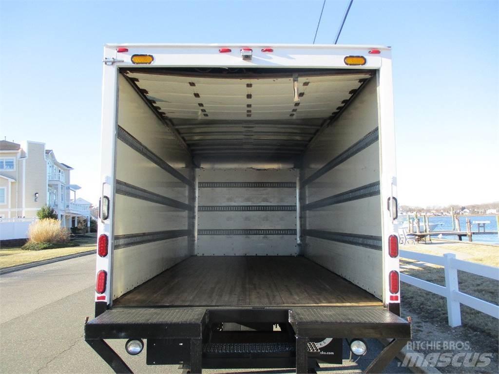 Isuzu NQR 厢式货车