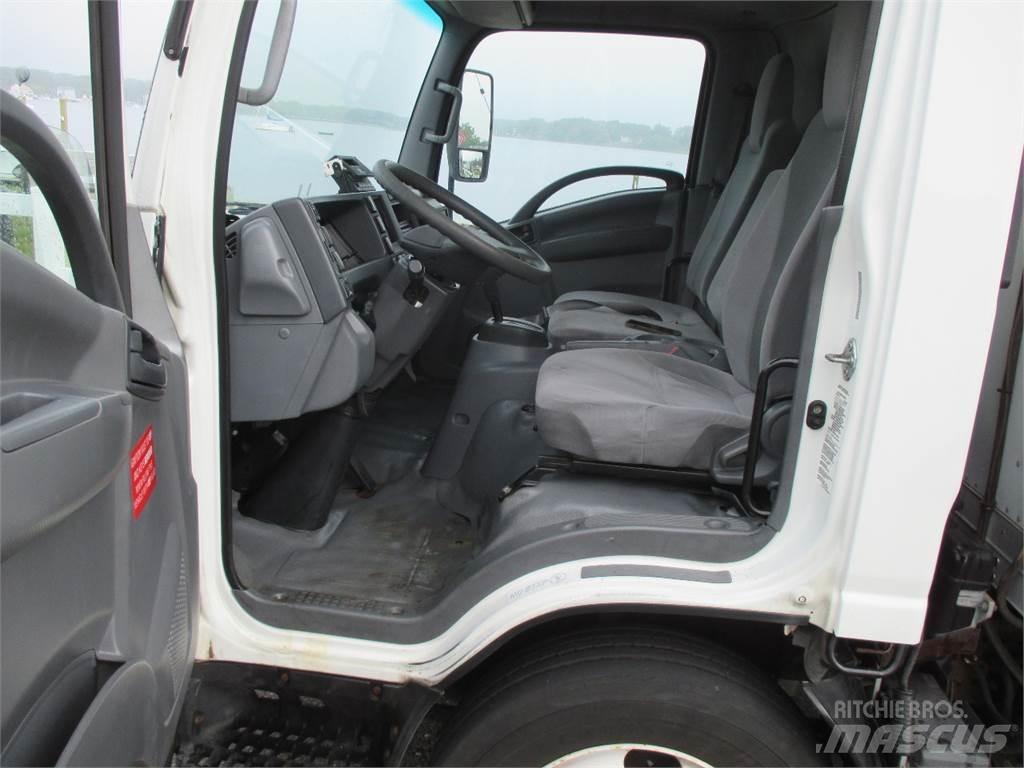 Isuzu NQR 冷藏车