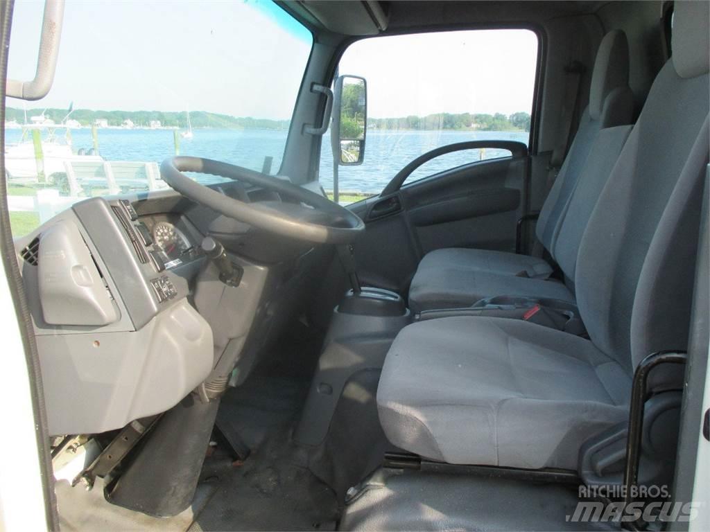 Isuzu NRR 冷藏车