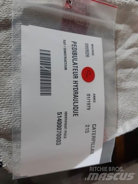 CAT 215 驾驶室与内部