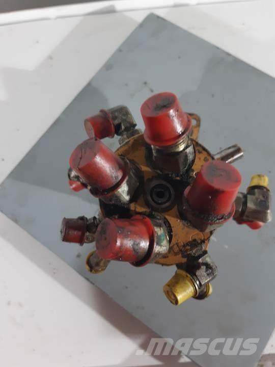 CAT 302.5 液压