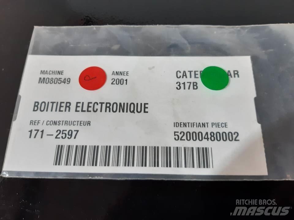 CAT 317B 驾驶室与内部
