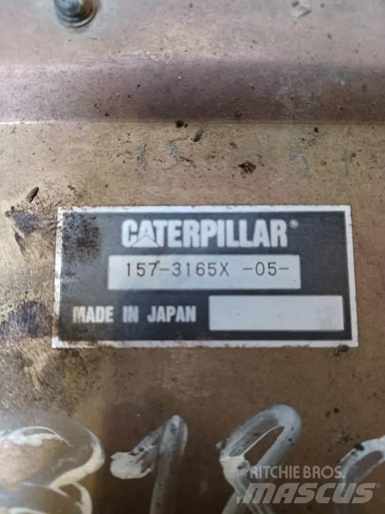 CAT 318C 驾驶室与内部