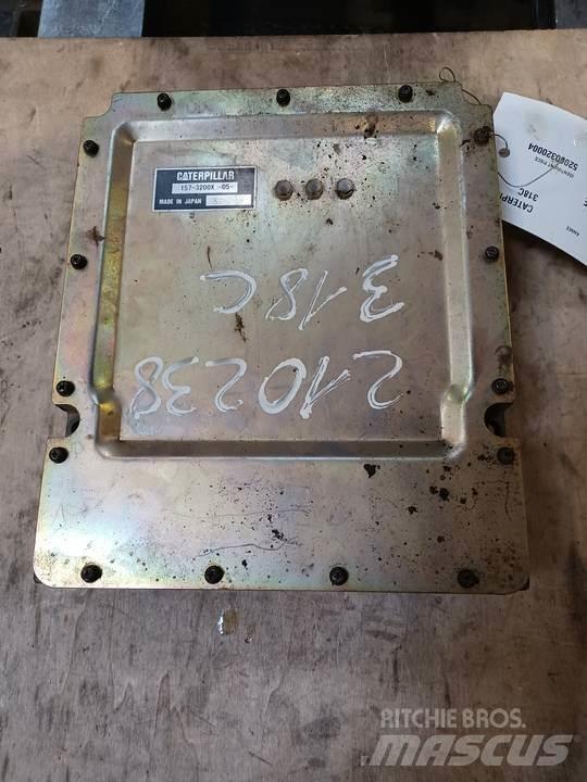 CAT 318C 驾驶室与内部