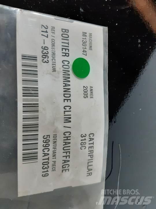 CAT 318C 驾驶室与内部