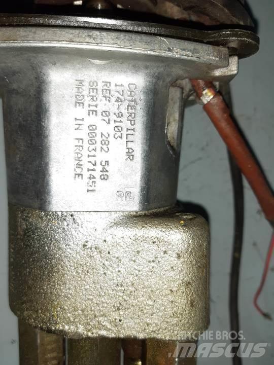 CAT 320B 驾驶室与内部