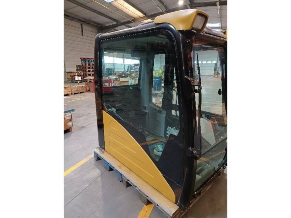 CAT 320DL 驾驶室与内部