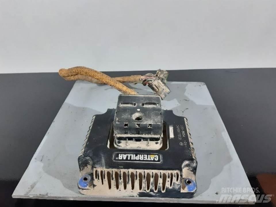 CAT 320DL 驾驶室与内部