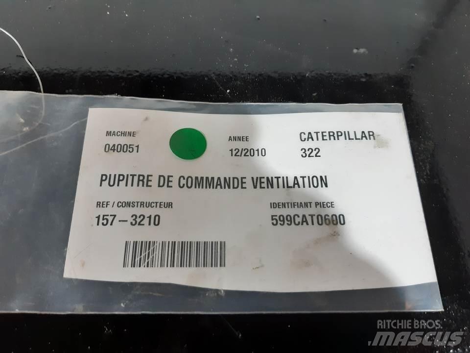 CAT 322 驾驶室与内部