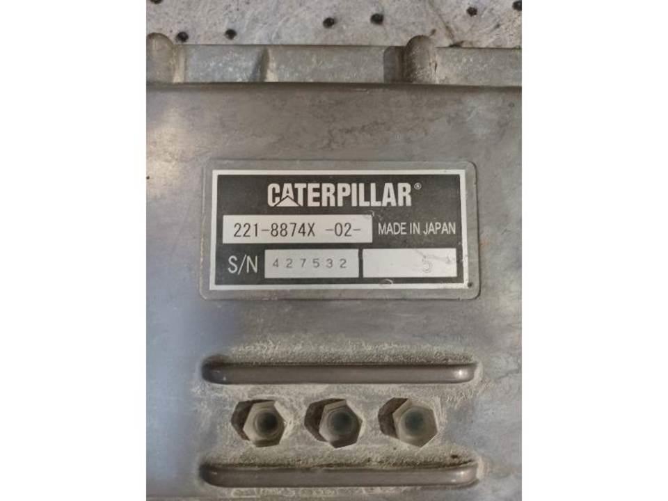 CAT 325D 驾驶室与内部