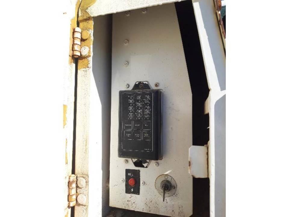 CAT 325LN 驾驶室与内部