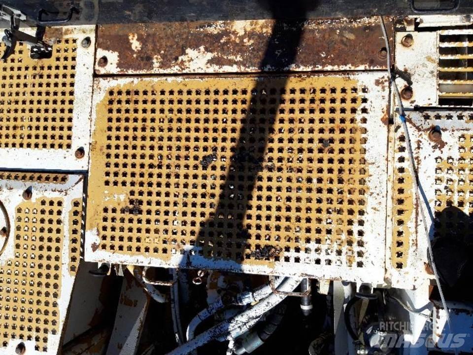 CAT 325LN 驾驶室与内部