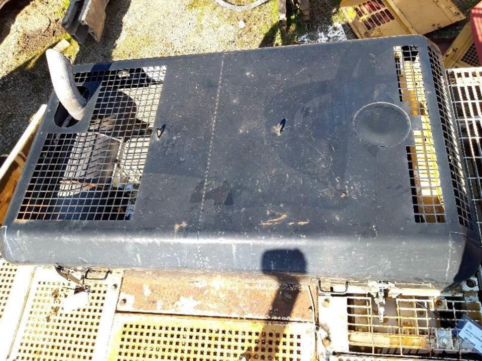 CAT 325LN 驾驶室与内部