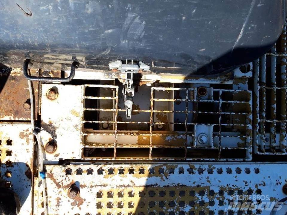 CAT 325LN 驾驶室与内部
