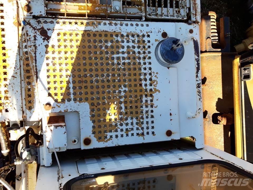 CAT 325LN 驾驶室与内部