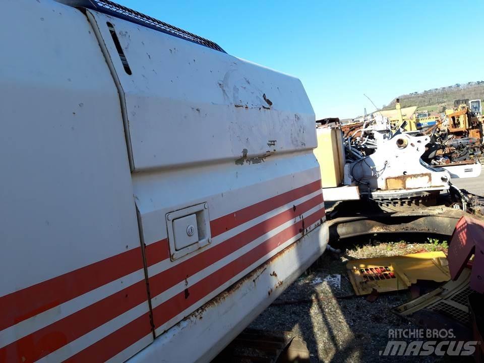 CAT 325LN 驾驶室与内部