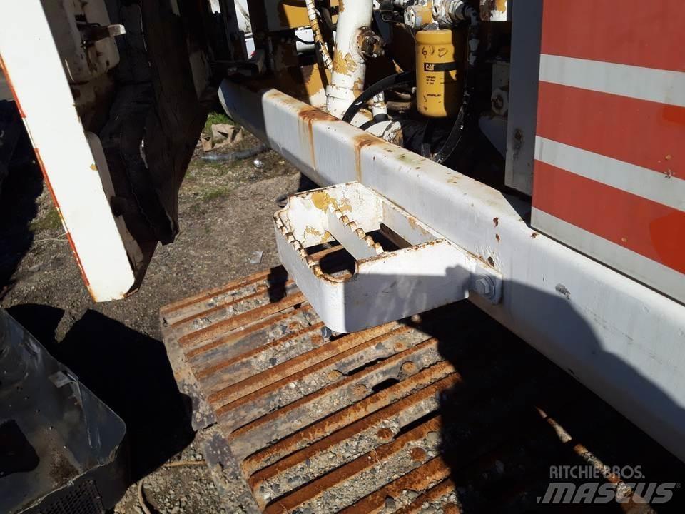 CAT 325LN 驾驶室与内部