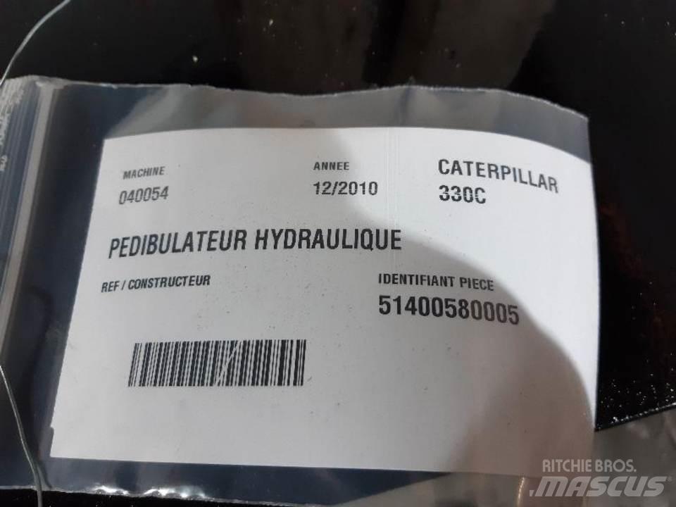 CAT 330C 驾驶室与内部