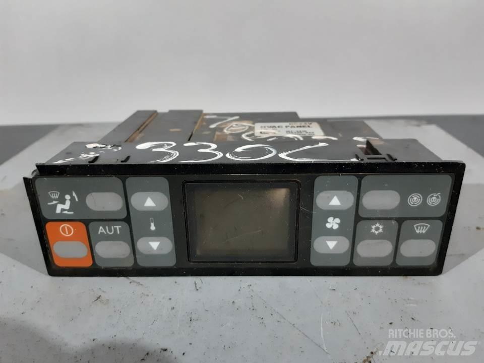 CAT 330C 驾驶室与内部