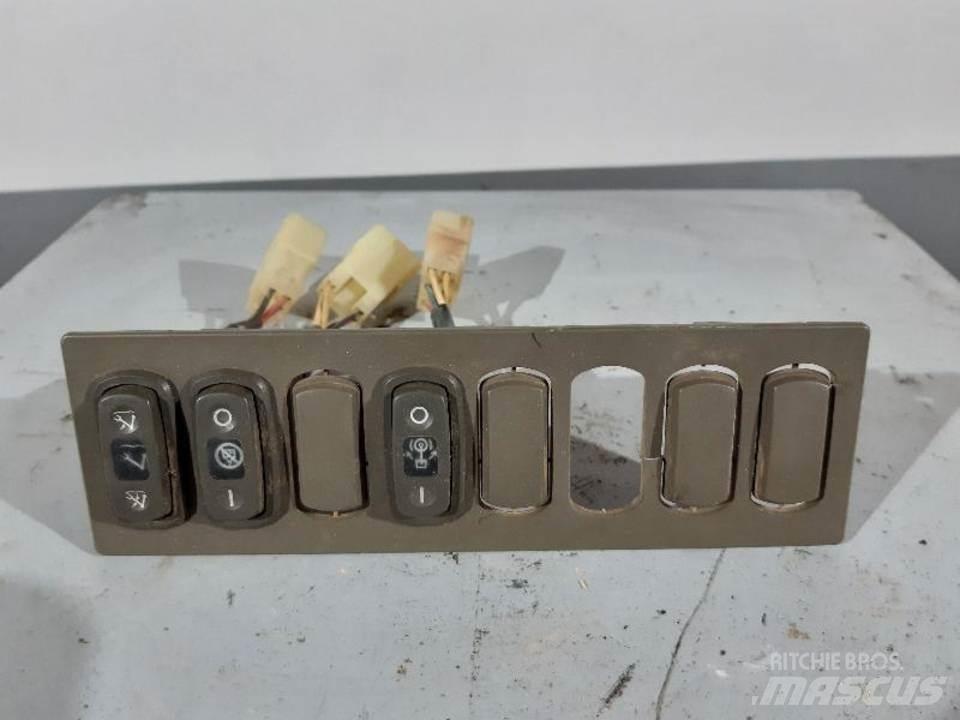 CAT 330C 驾驶室与内部