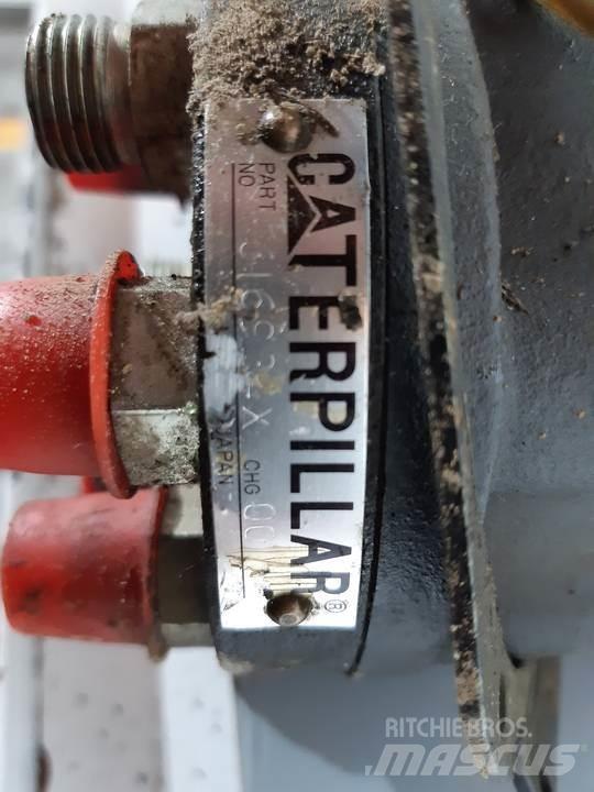 CAT 330L 驾驶室与内部