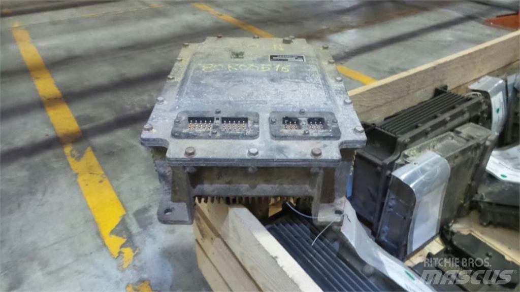 CAT 330L 驾驶室与内部
