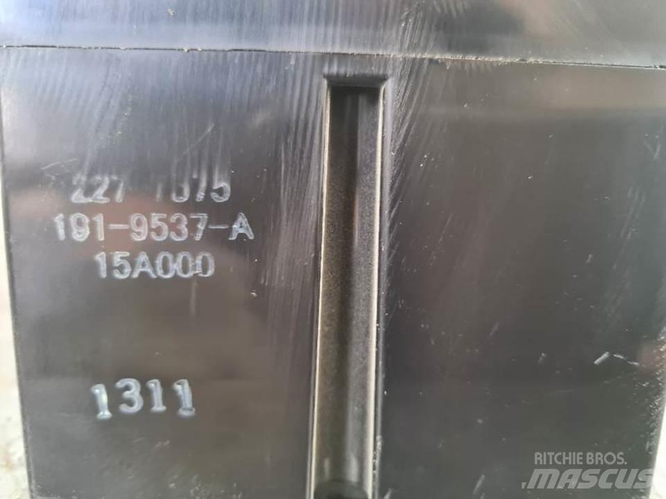 CAT 336DL 驾驶室与内部