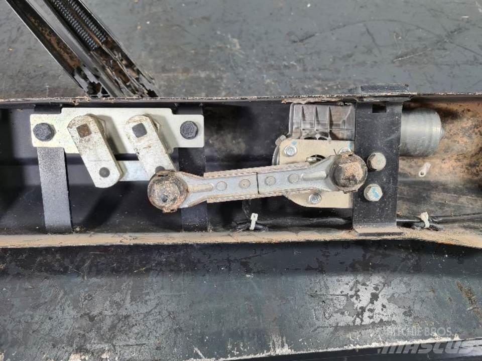 CAT 336DL 驾驶室与内部