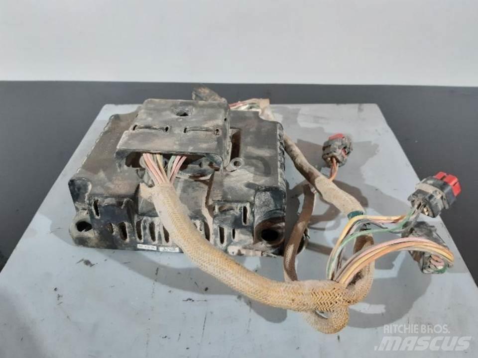 CAT 345C 驾驶室与内部