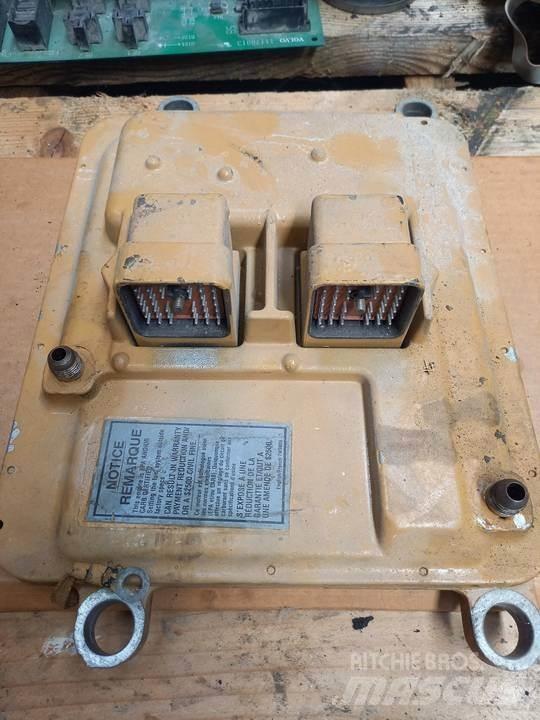 CAT 345C 驾驶室与内部