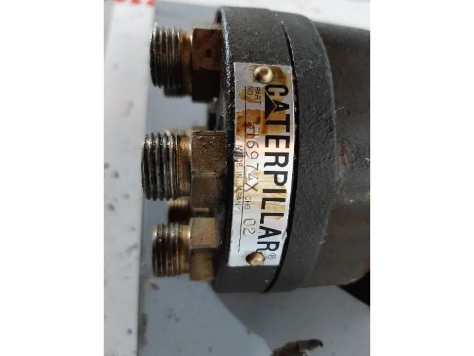 CAT 350 驾驶室与内部