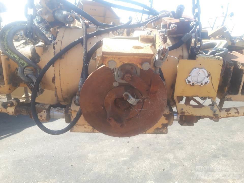 CAT 438B 传动装置