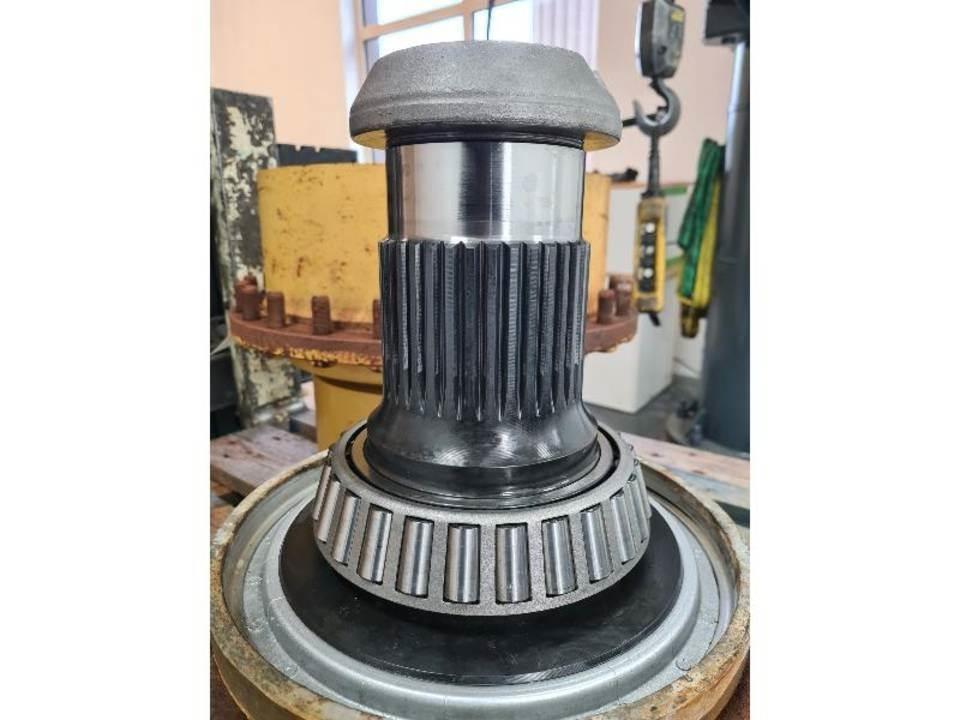 CAT 735 传动装置