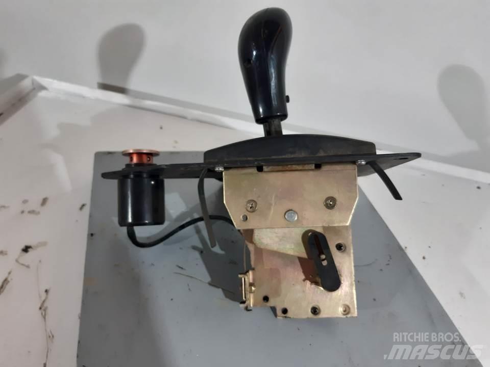 CAT 740 驾驶室与内部