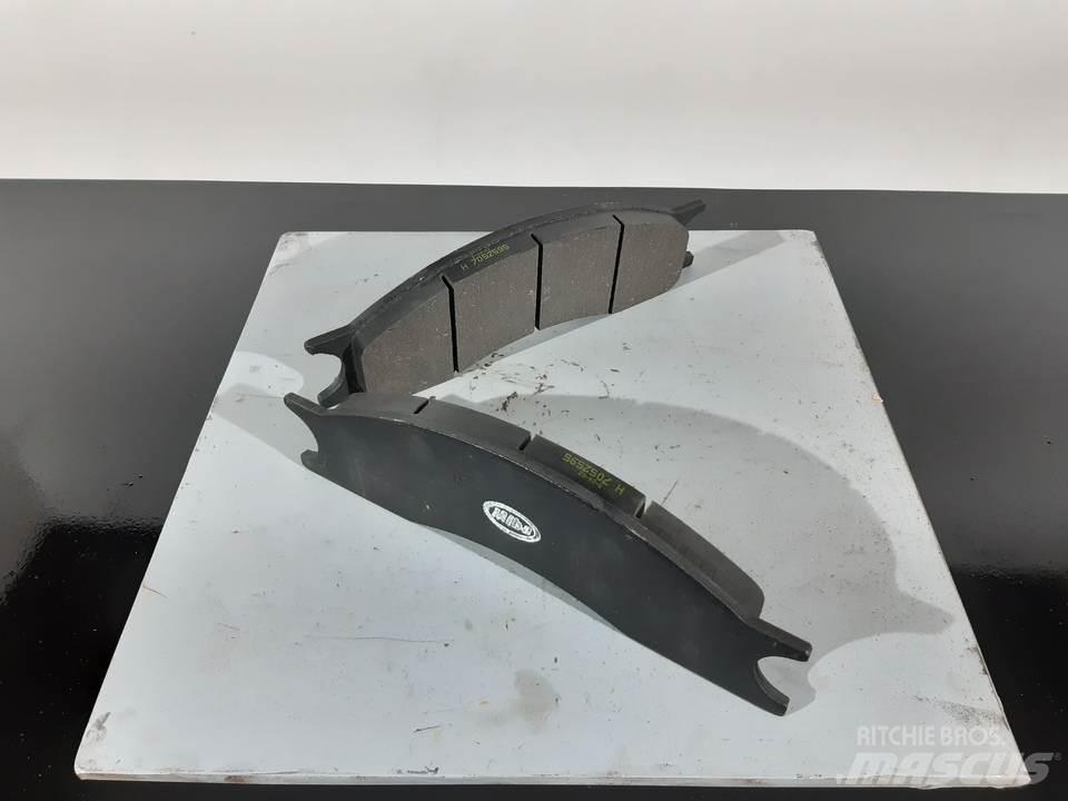 CAT 930 履带、链条和底盘