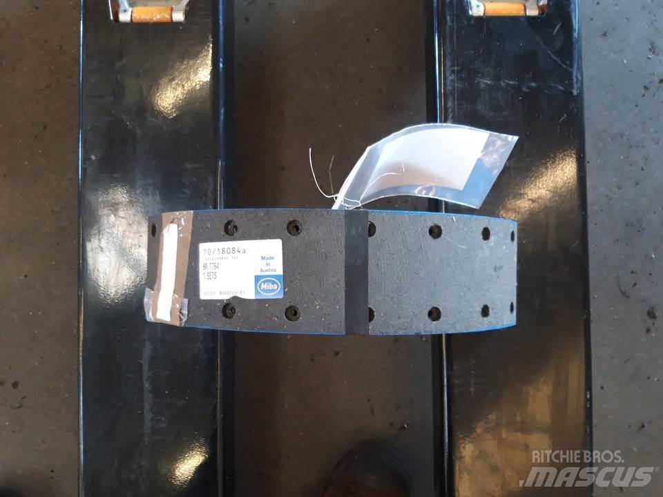 CAT 950 履带、链条和底盘