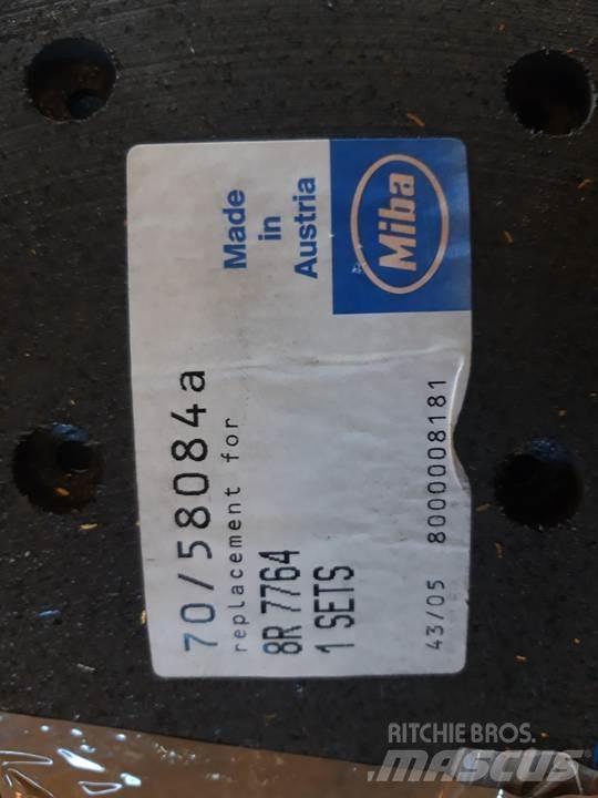 CAT 950 履带、链条和底盘