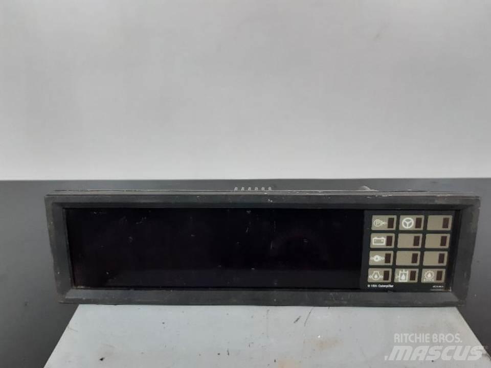 CAT 950F 驾驶室与内部