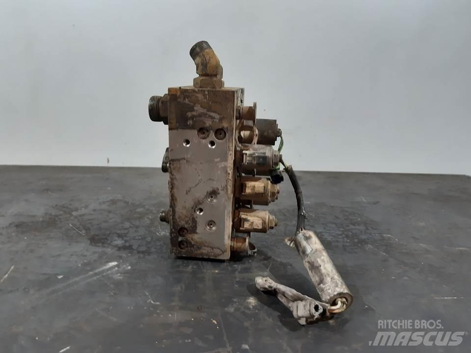 CAT 963C 驾驶室与内部
