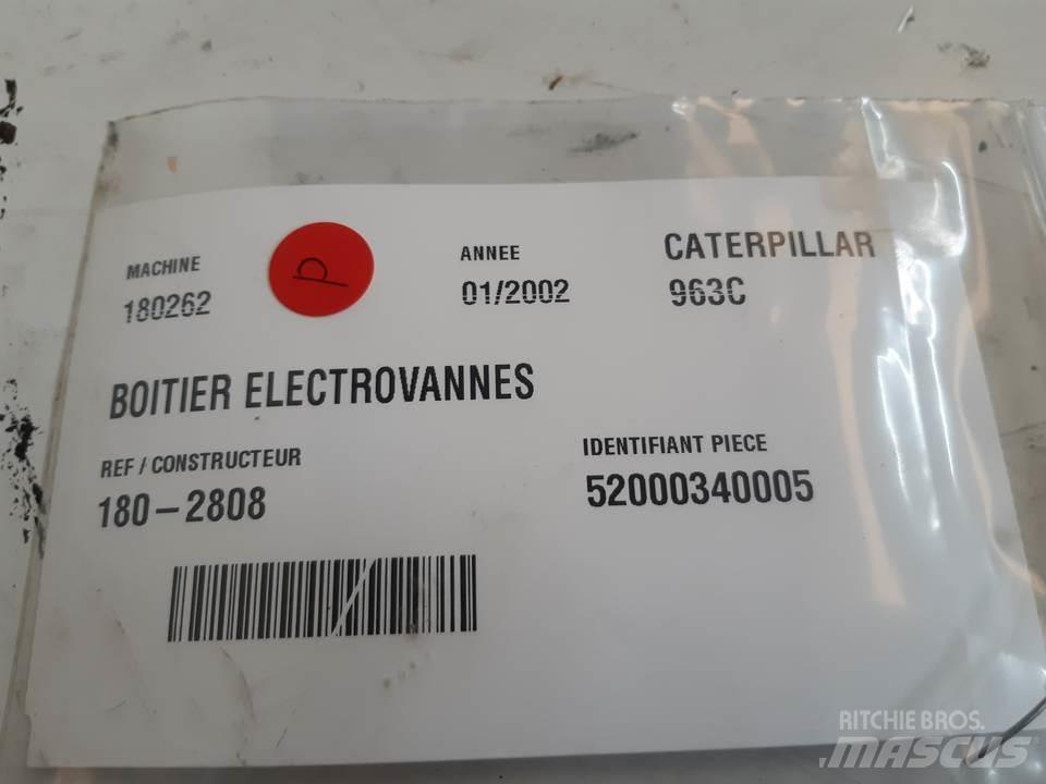 CAT 963C 驾驶室与内部