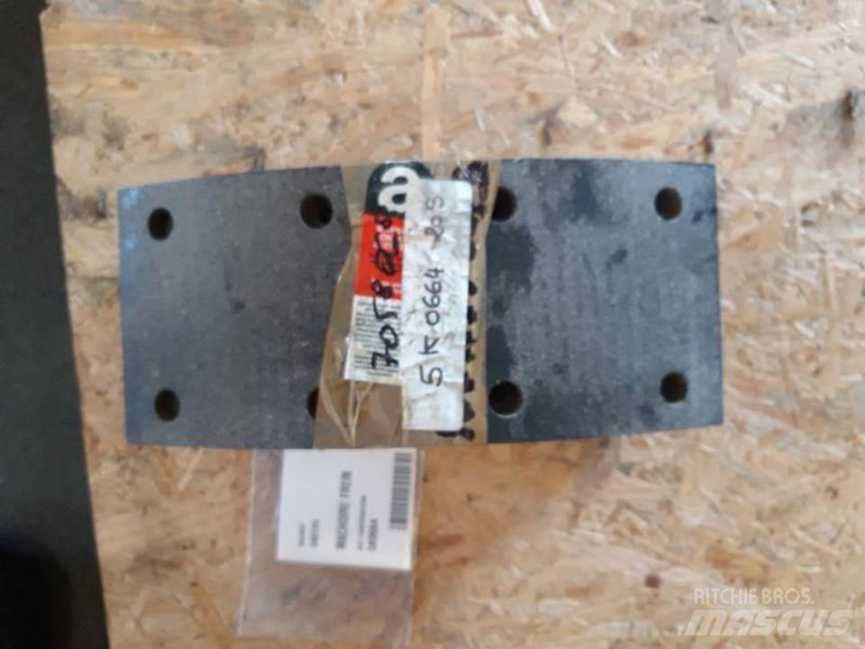 CAT 966C 履带、链条和底盘