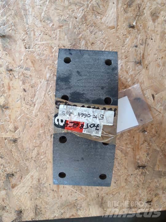 CAT 966C 履带、链条和底盘